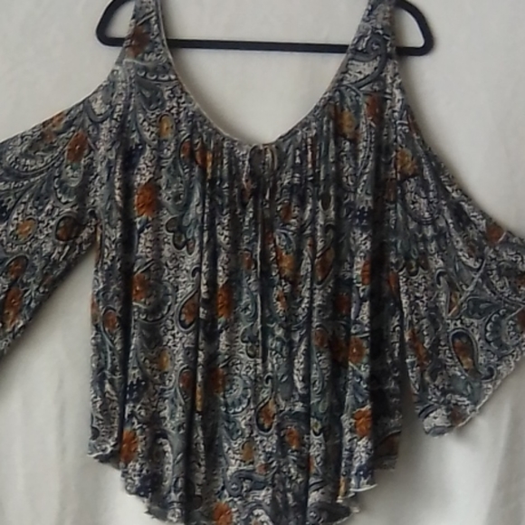 FREE PEOPLE  Peek-a-boo Shoulders and bell SLEEVES - Picture 5 of 5